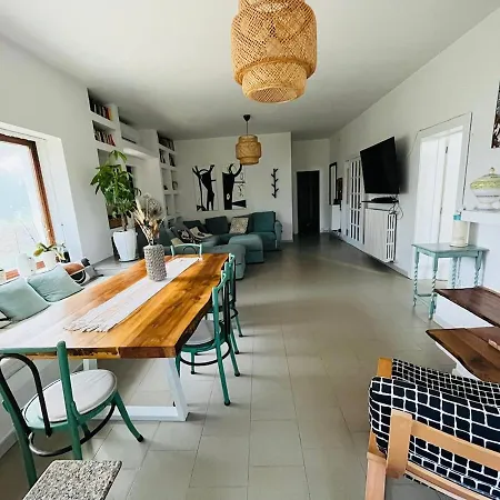 Villa Aurora By The Sea